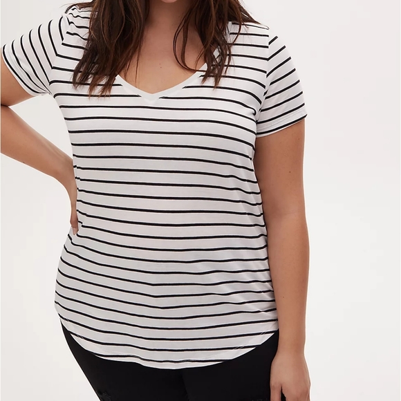 Torrid Classic Fit V-Neck Tee - Heritage Cotton Sz 2 - Picture 1 of 4